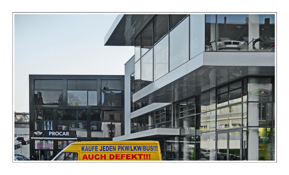 ... geparkt vor Autohaus Procar