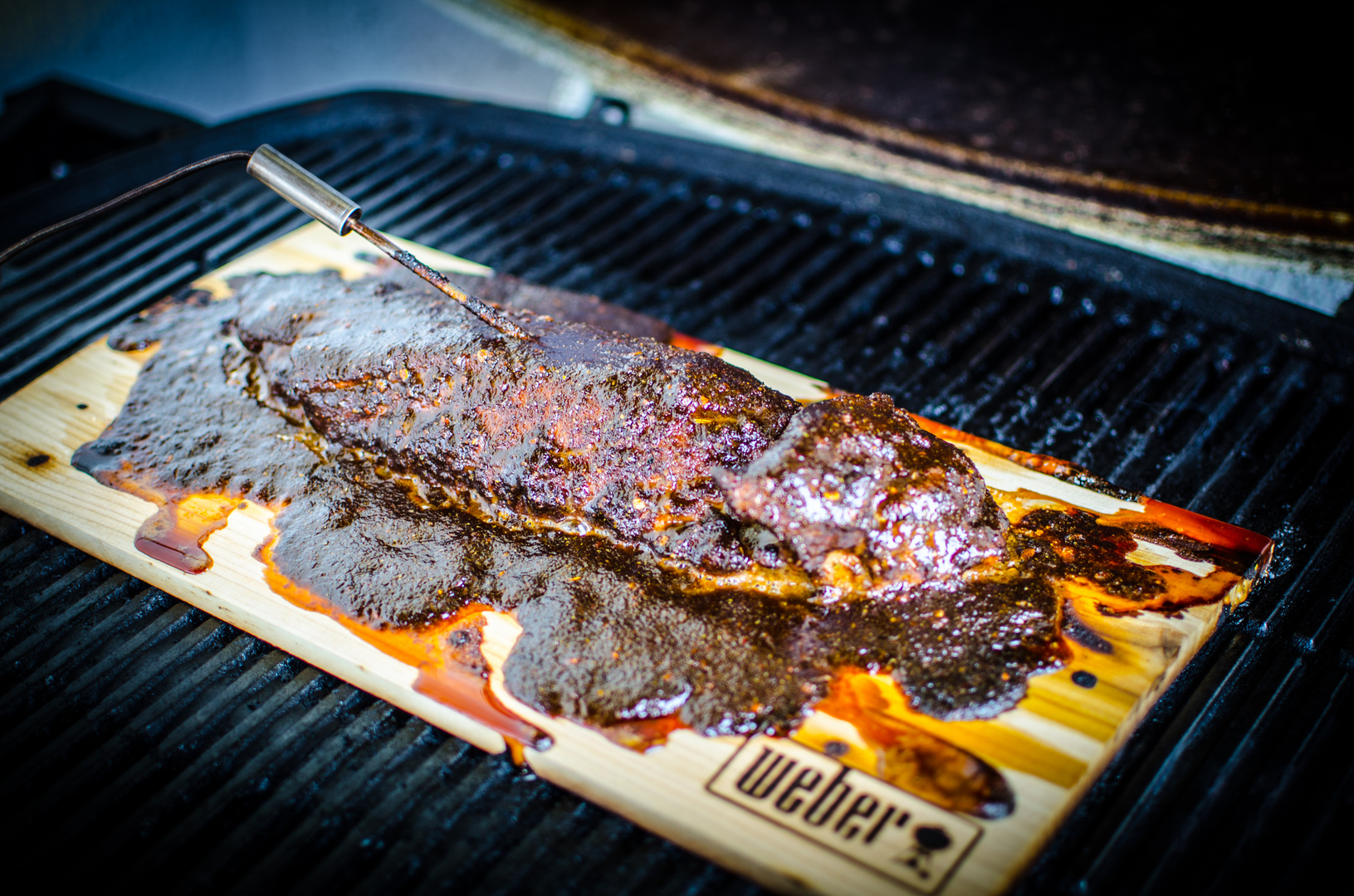 Geplanktes Schweinefilet in der Balsamico-Rosmarin-Marinade