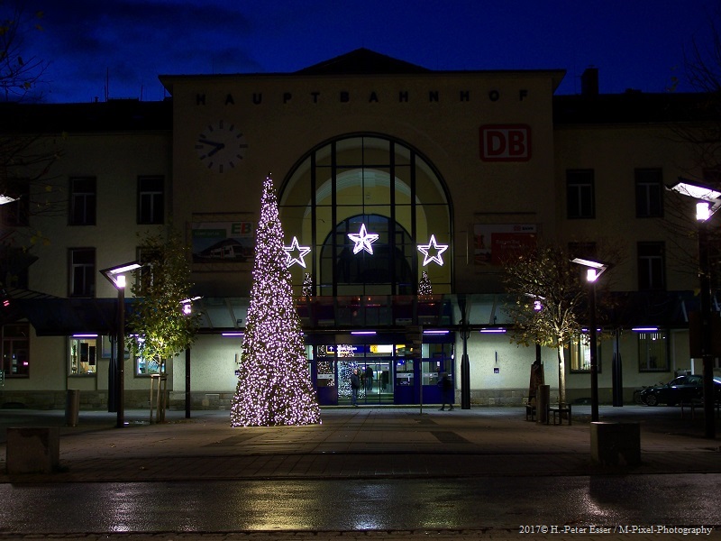 Gera, Bahnhofvorplatz mit Weihnachtslicht