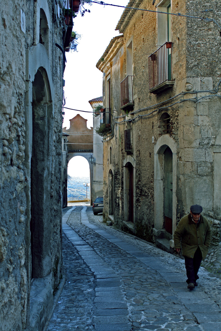 Gerace, porta del sole