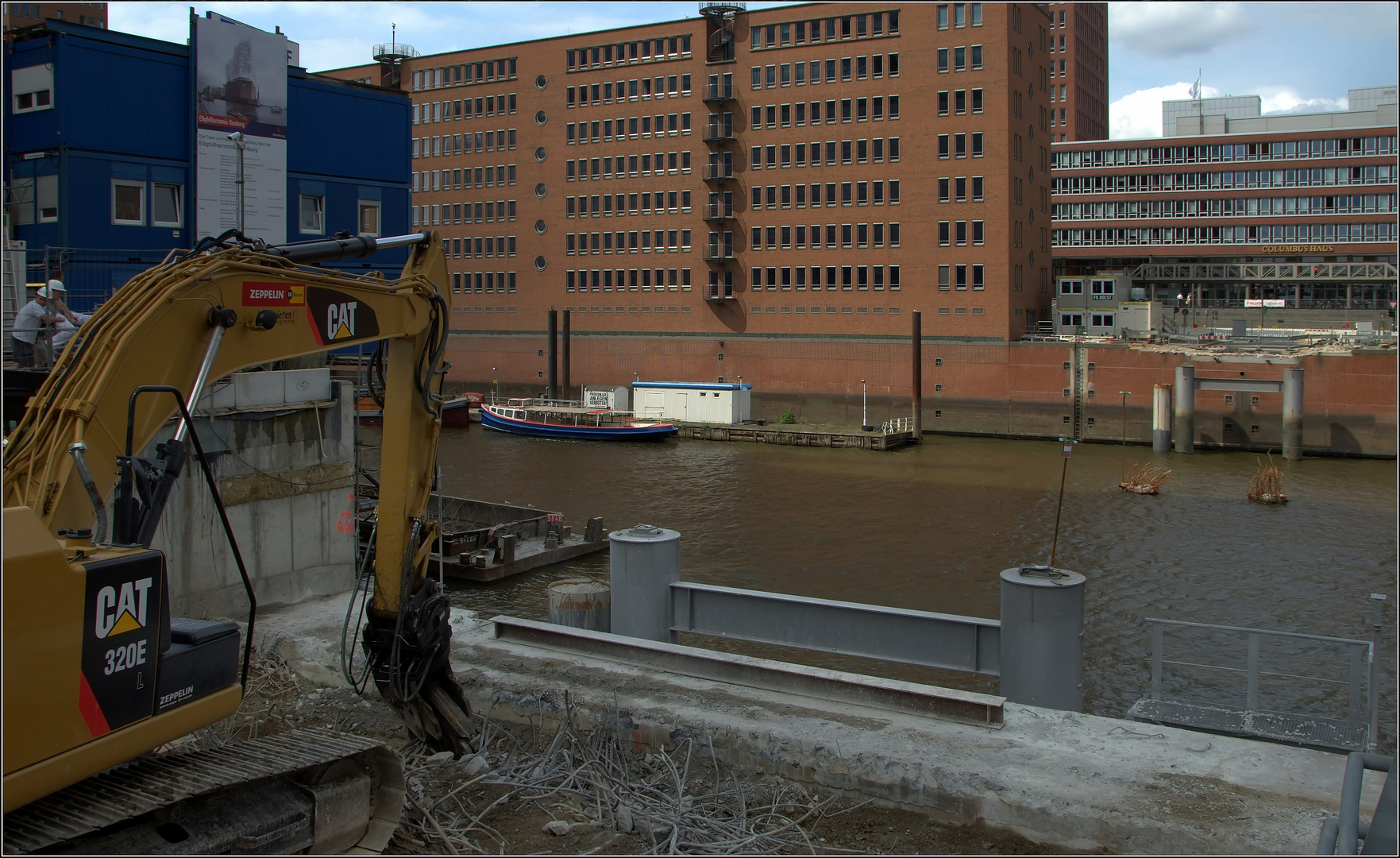 "gerade" war doch mehr "Mahatma-Gandhi Brücke da....