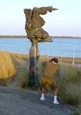 ...gerade wurde ich erwischt ! Skulptur auf dem Deich bei Vruowenpolder