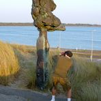 ...gerade wurde ich erwischt ! Skulptur auf dem Deich bei Vruowenpolder