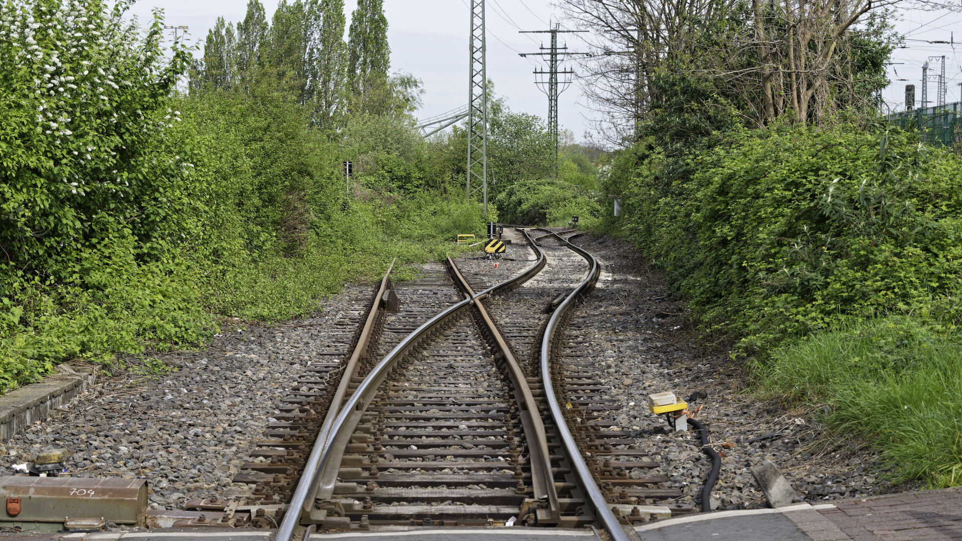 Geradeaus fährt wohl der Zug nach Nirgendwo ... und rechts ab? 