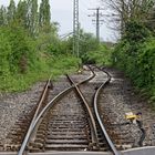 Geradeaus fährt wohl der Zug nach Nirgendwo ... und rechts ab? 