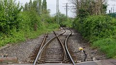 Geradeaus fährt wohl der Zug nach Nirgendwo ... und rechts ab? 