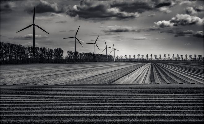  —— geradlinig ——