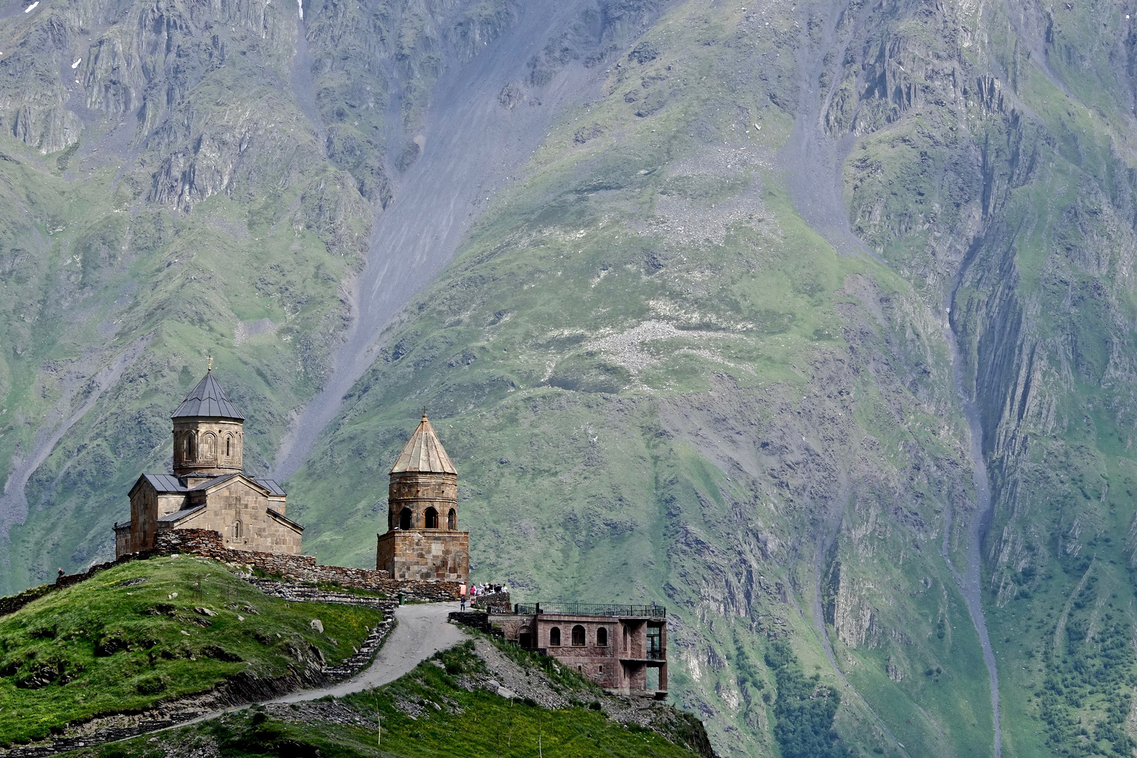 Gergeti Sameba (Dreifaltigkeitskirche) / Mount Kazbek / Georgien