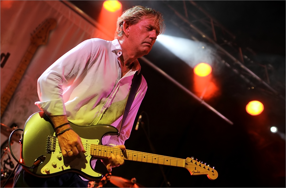 GERHARD HOFF (D) /  SLOWHAND – THE ERIC CLAPTON TRIBUTE SHOW  
