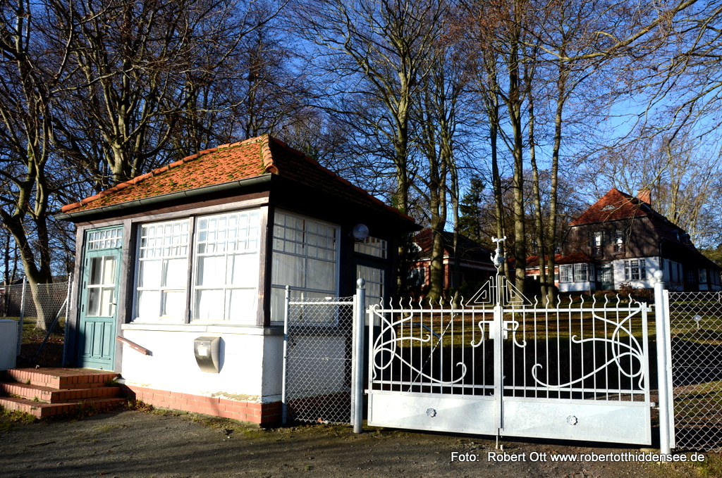 Gerhart Hauptmann Haus mit neuem Tor 