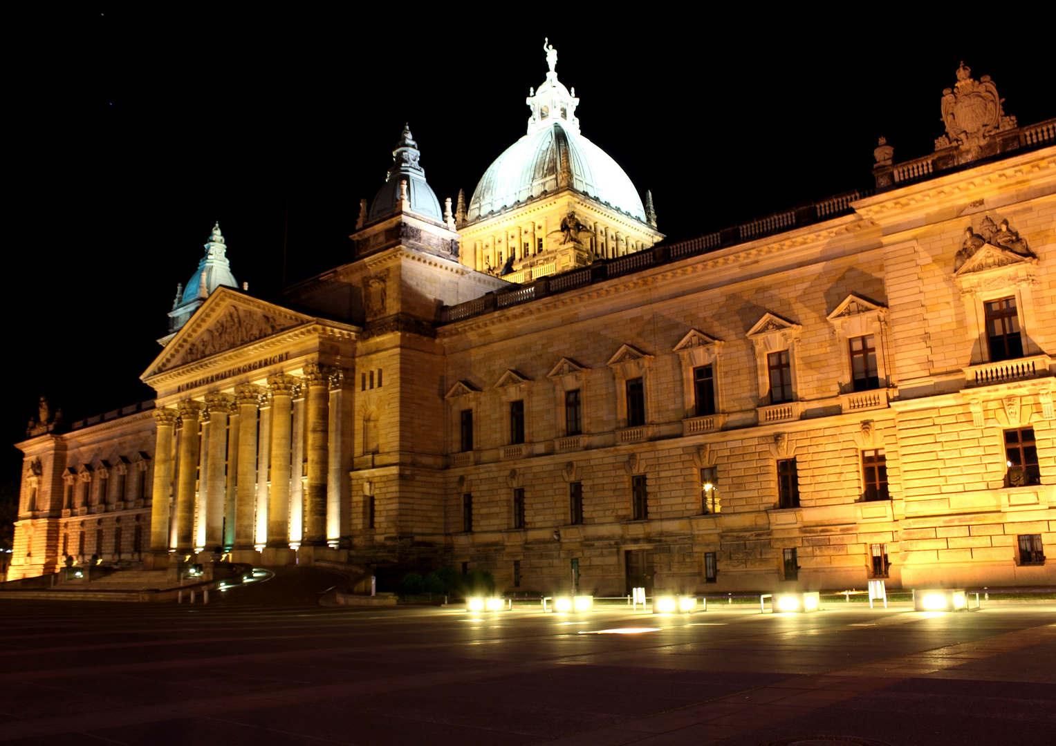 Gericht bei Nacht