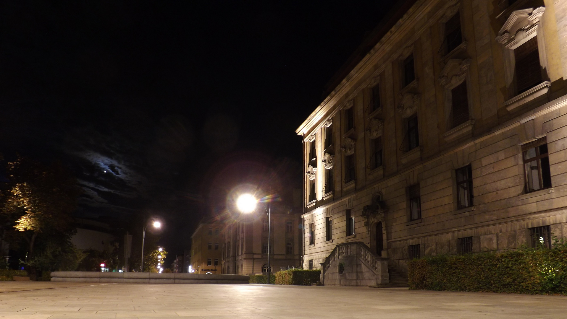 Gericht Schweinfurt bei Nacht