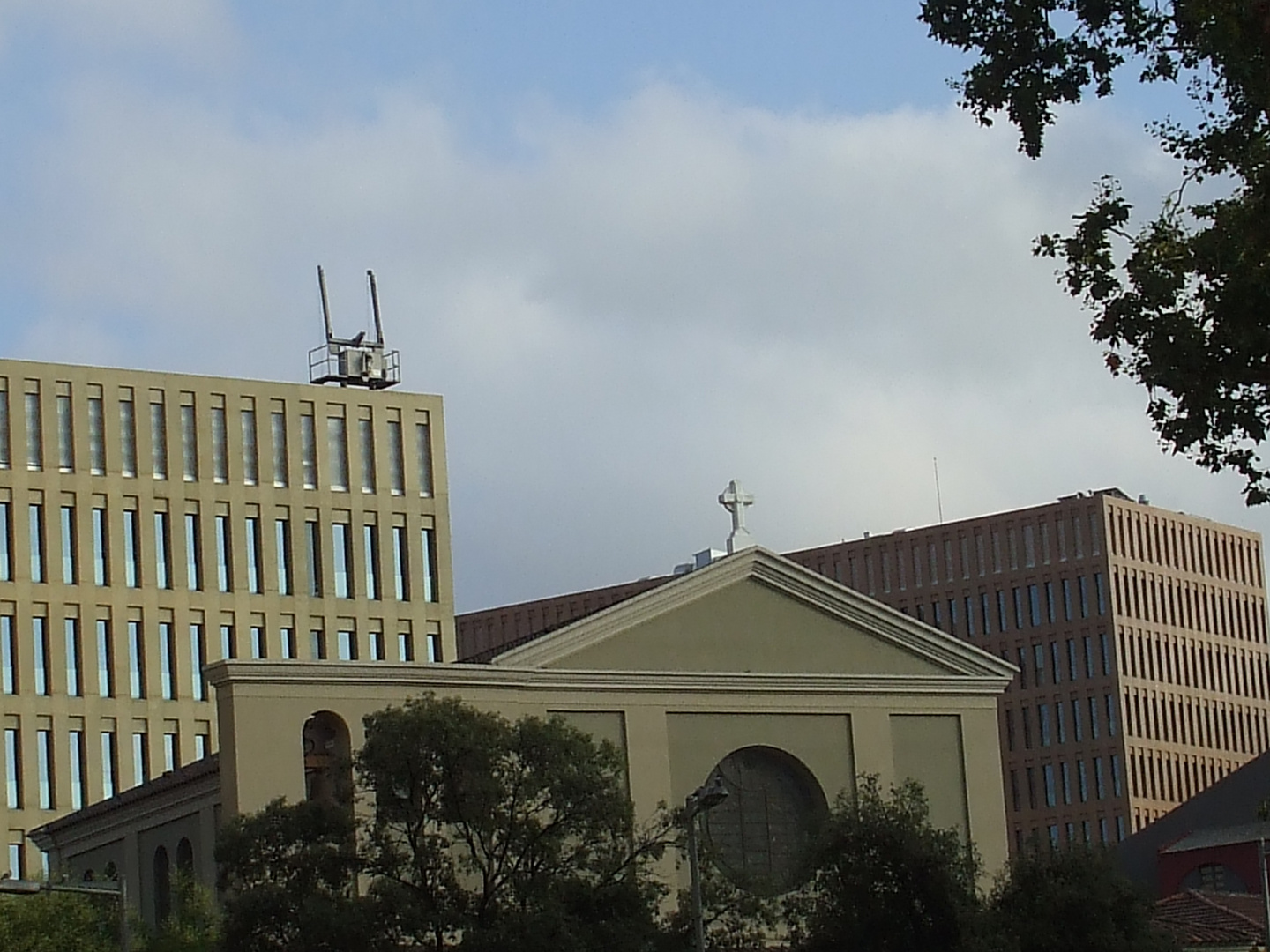 Gerichtsgebäude und Kirche in Barcelona