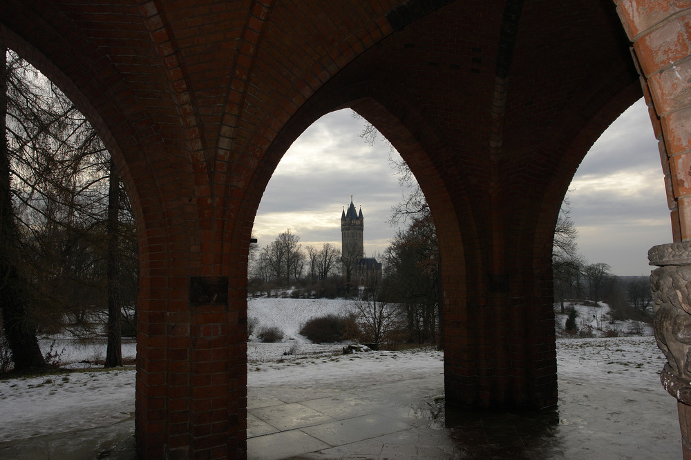 "Gerichtslaube" mit Flatow-Turm