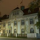 Germanenhaus bei Nacht