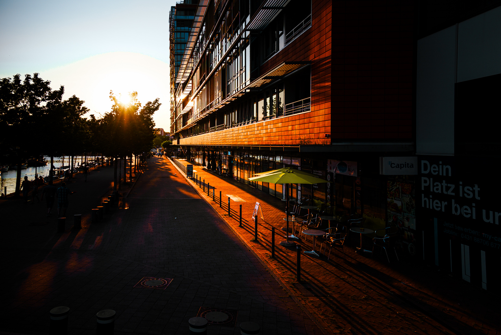 Germaniahafen Kiel bei Nacht