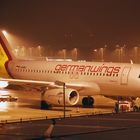 Germanwings bei Nacht am Flughaafen Köln-Bonn