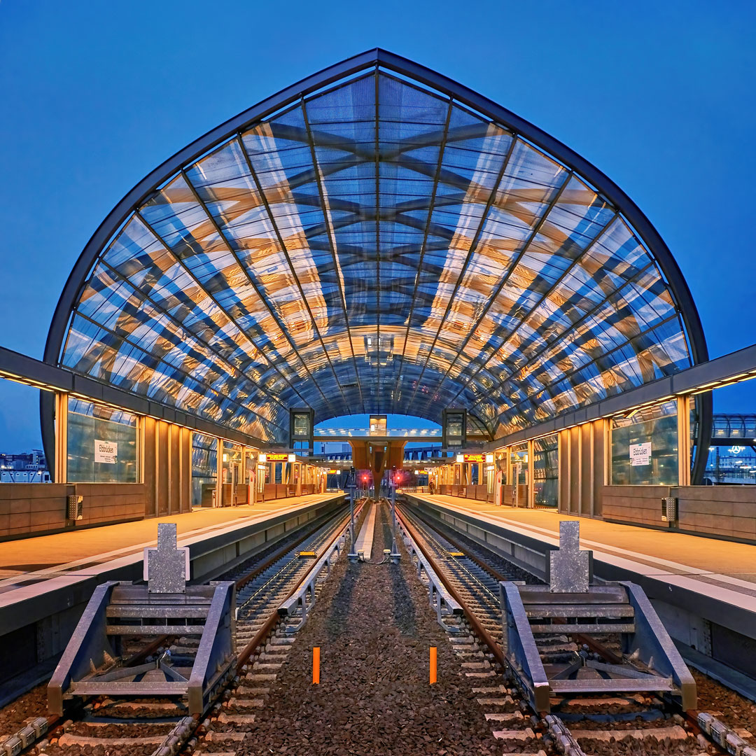 Germany, Hamburg, S-Bahn Haltestelle Elbbrücken