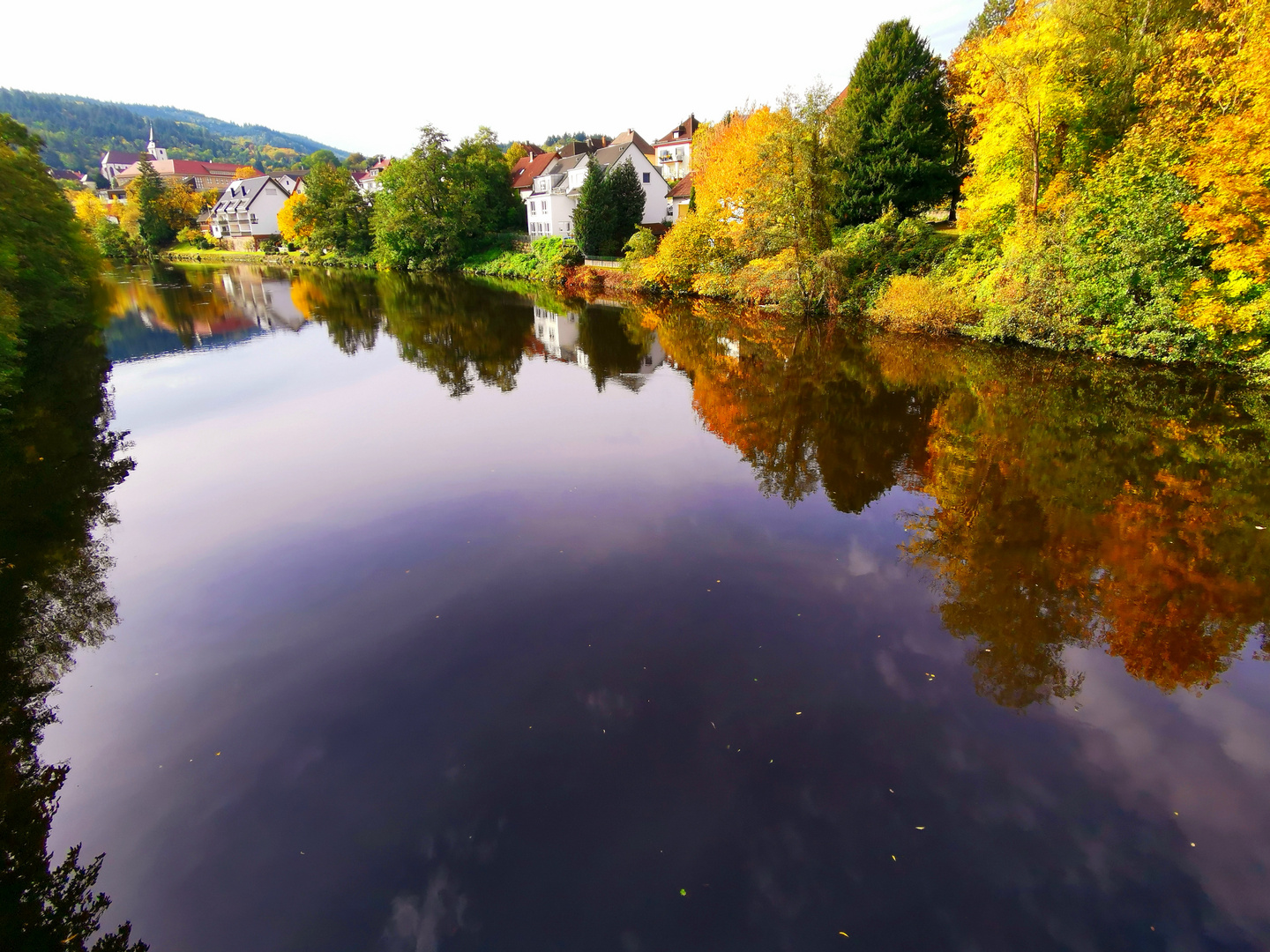 Gernsbach im Murgtal im Herbst 