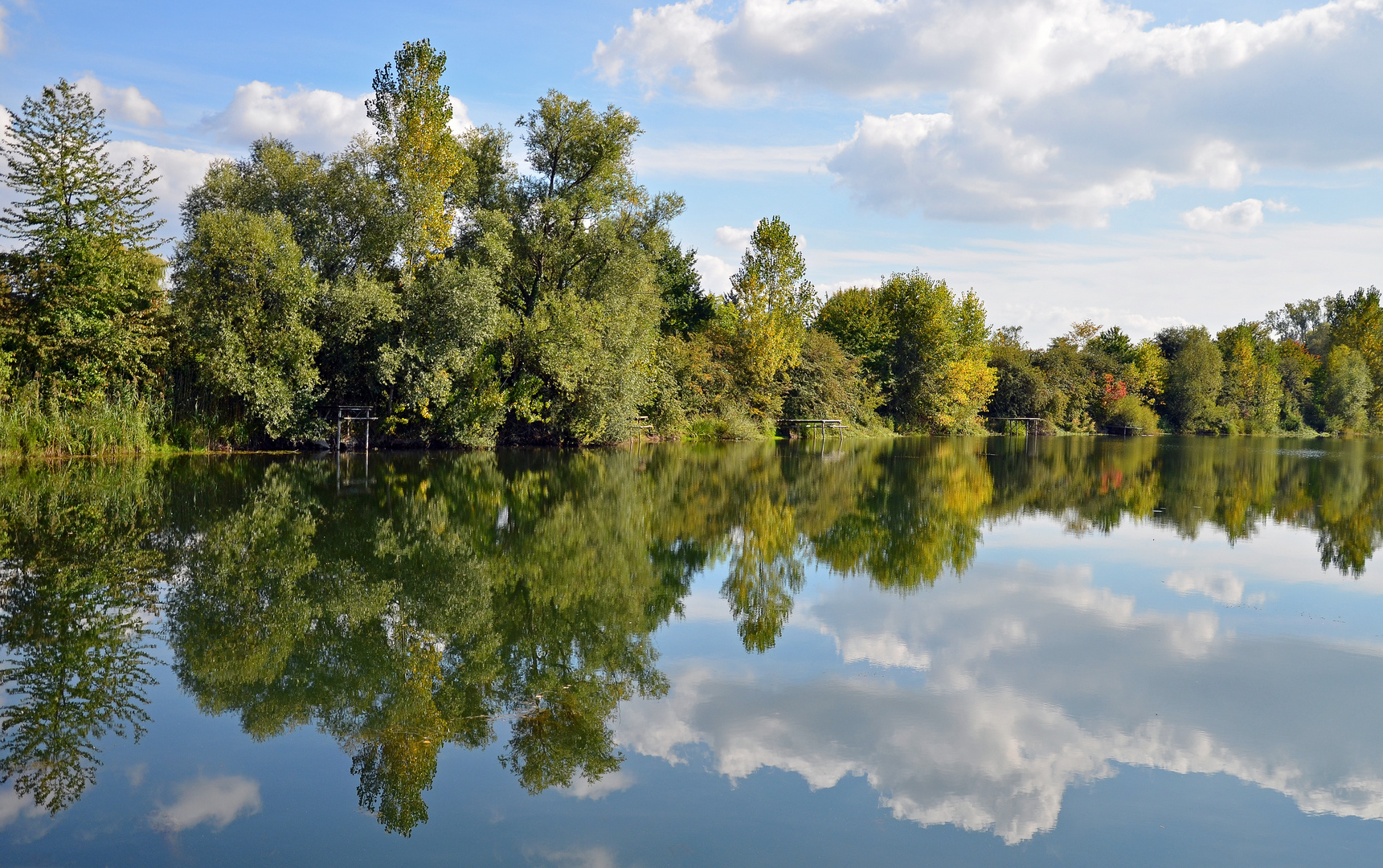 Gernsheimer Badesee im Spätsommer