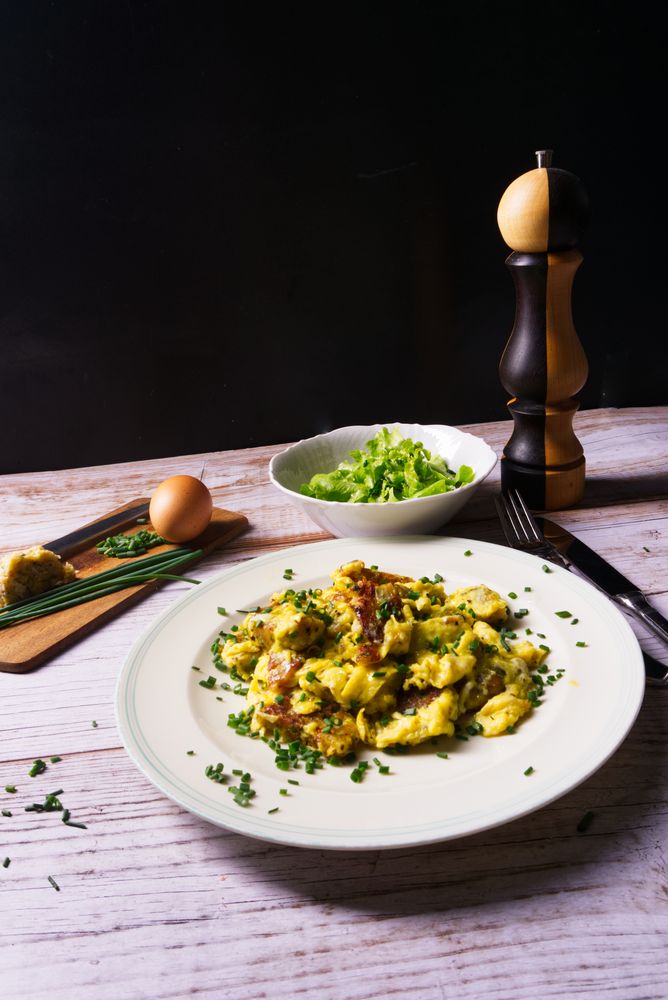 Geröstete Semmelknödel mit Ei