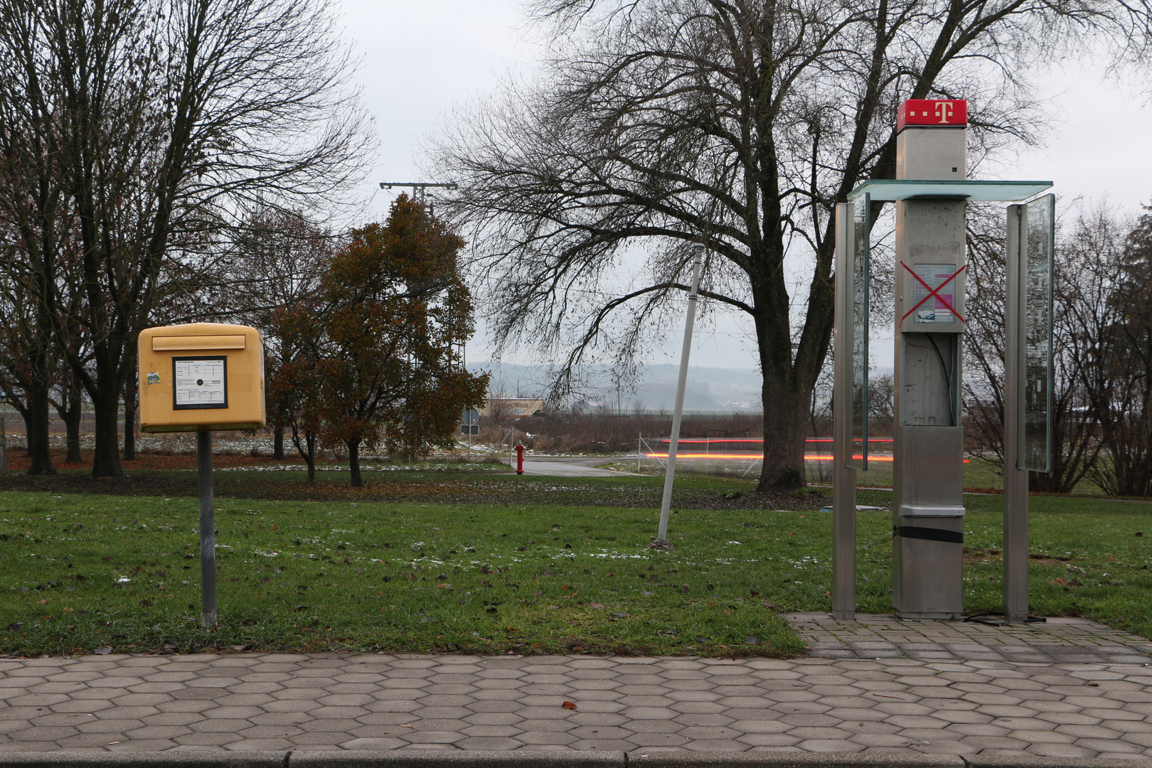 Gerümpel an der Autobahn