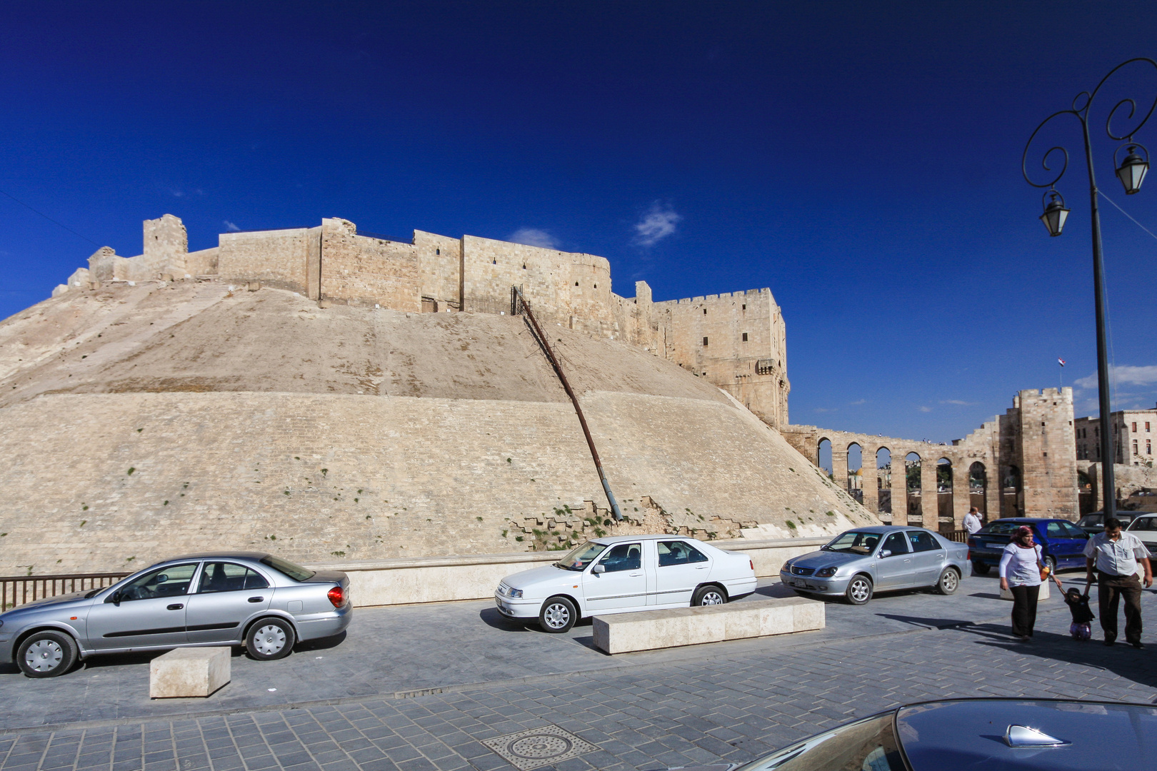 Gesamtansicht der Zitadelle von Aleppo (Archivaufnahme 2009)