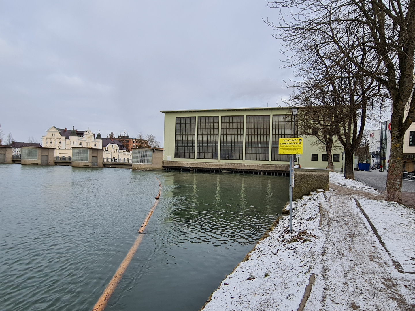 Gesamtansicht des Maxwehrs zu Foto "Stille"