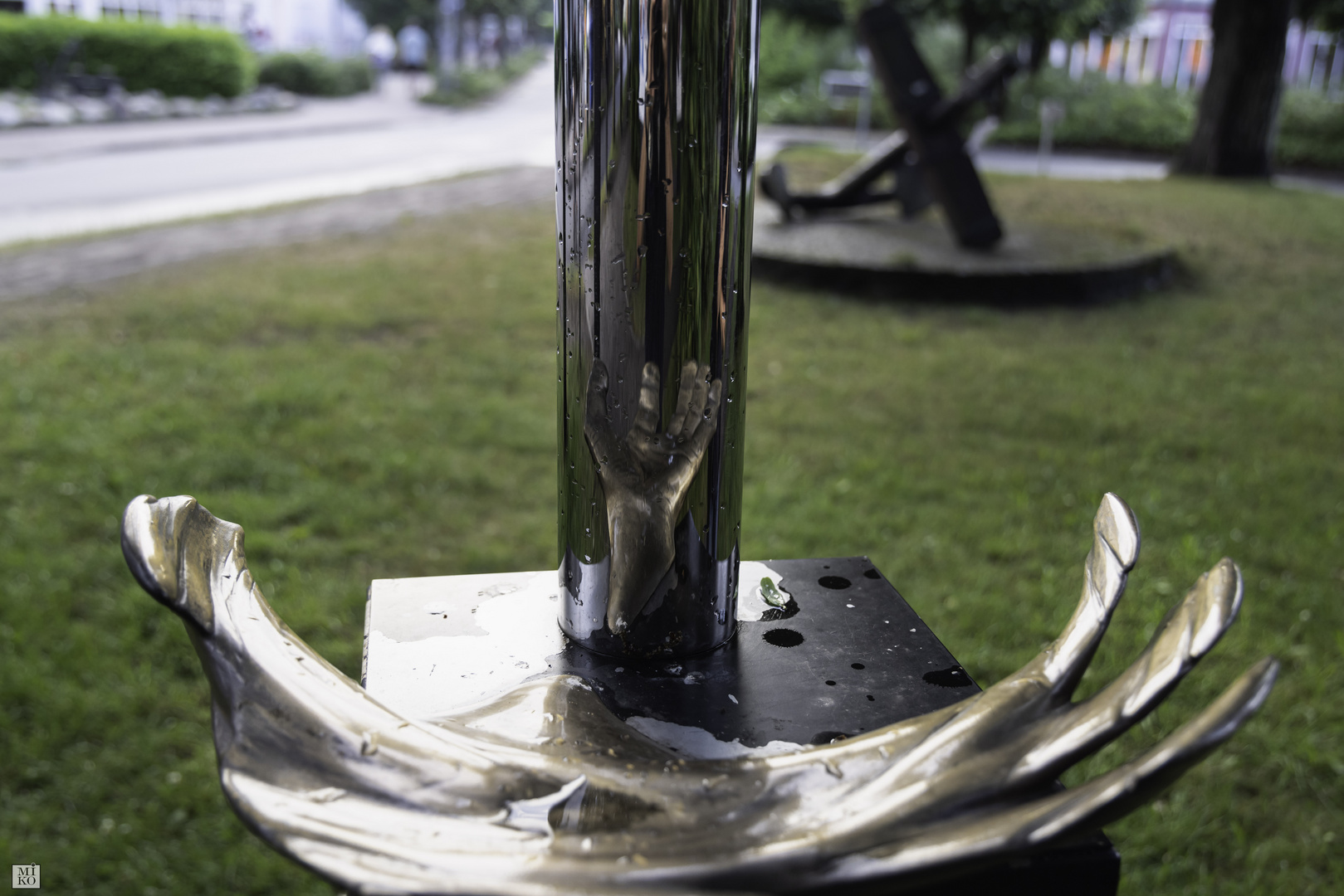 Gesamteindruck zu "Skulptur einer Hand - Zingst"