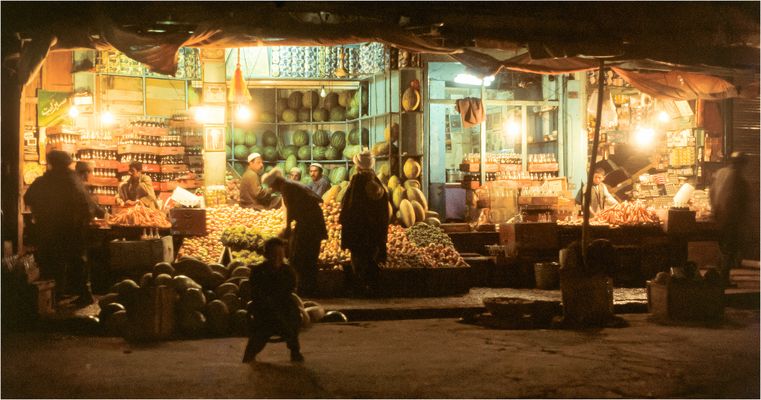 Geschäfte nachts in Kabul - Foto von 1978-