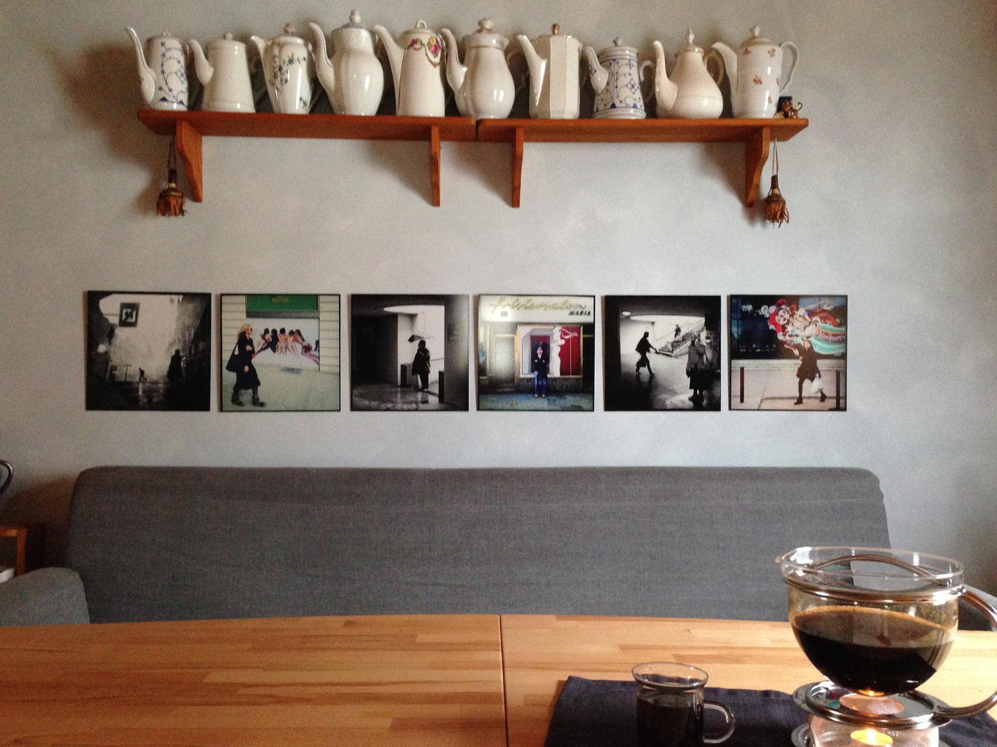 geschafft, wenigstens hängen diese Fotos schon an der Wand