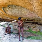 ... Geschichtsstunde bei den Buschmännern in Namibia.