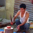 Geschlachtet wird in Nepal auf der Straße.