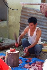 Geschlachtet wird in Nepal auf der Straße.