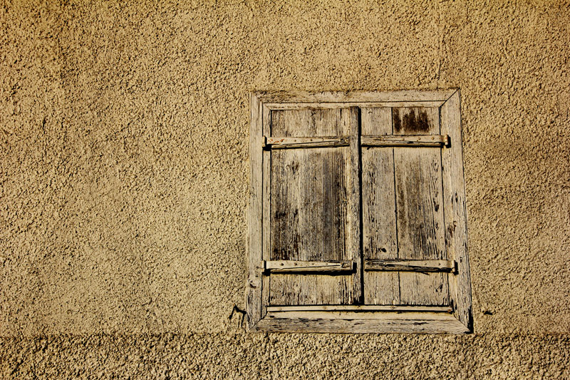 geschlossener Fensterladen