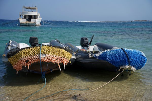 Geschmückte Schlauchboote in Ägypten. 