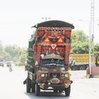 Geschmückter Lastwagen in Pakistan