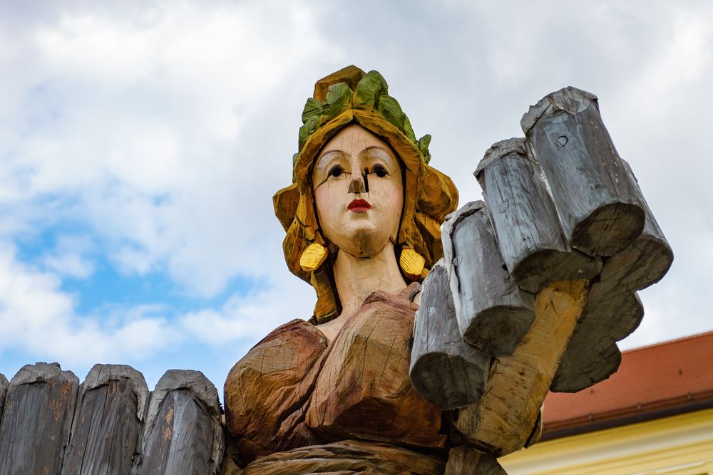 geschnitzte bierko?nigin -  a frische mass geht immer