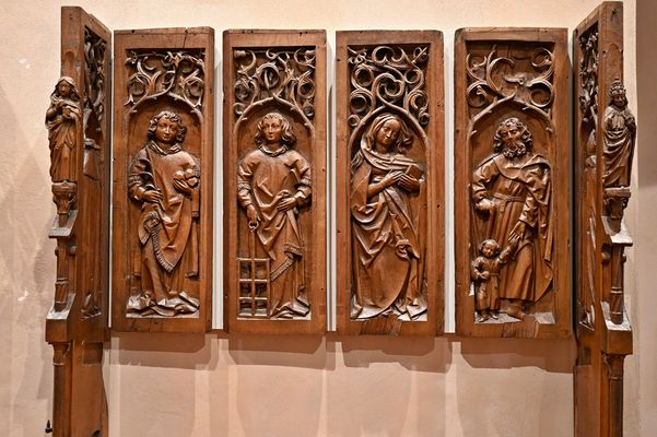 Geschnitzte Fragmente