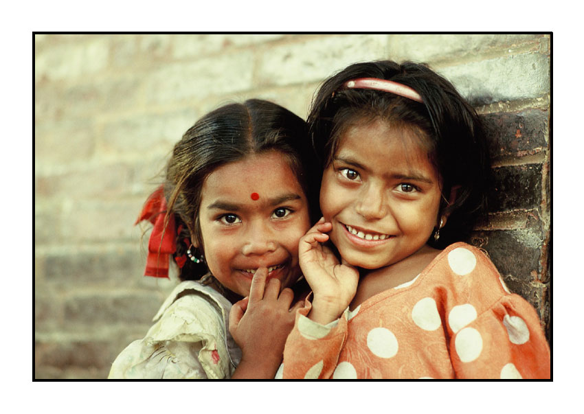 Geschwister aus Bhaktapur, Tal von Kathmandu, Nepal