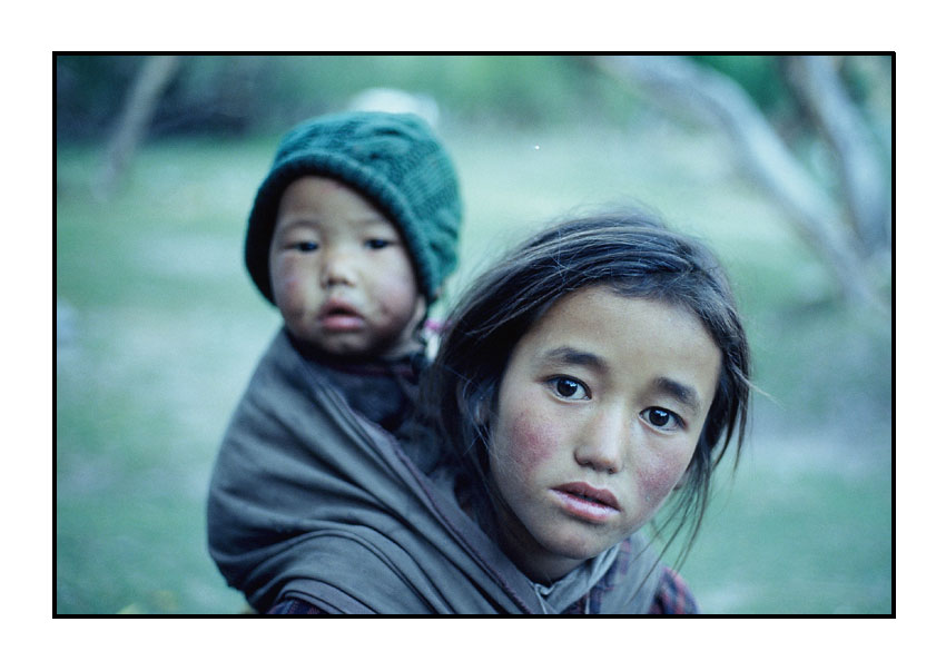 Geschwister aus dem Markha Valley, Ladakh, Indischer Himalaya