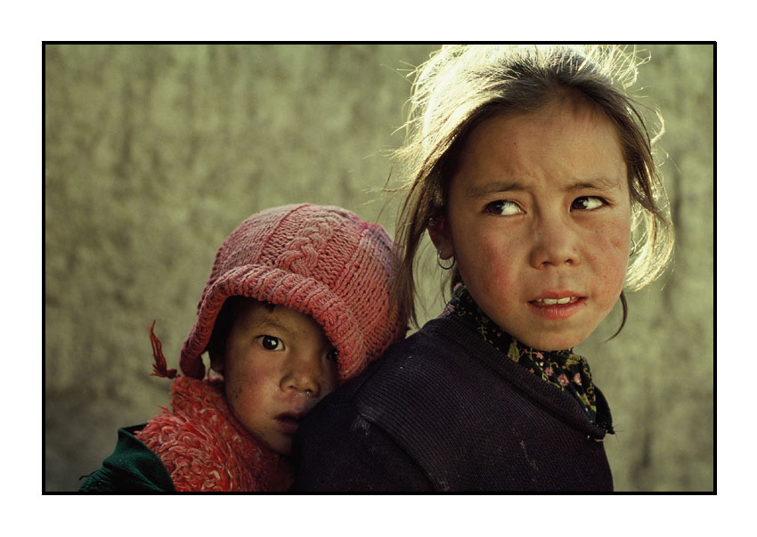 Geschwister aus Leh, Ladakh, Indien