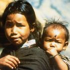 Geschwister in Nepal