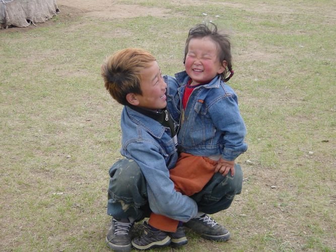 geschwisterpaar in der mongolei