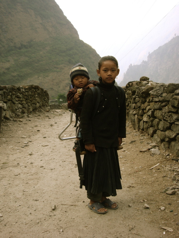 Geschwisterpaar in Nepal