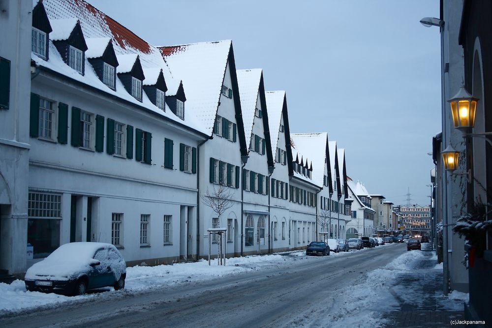 Geschwisterstraße in Herten-Westerholt in der Blauen Stunde