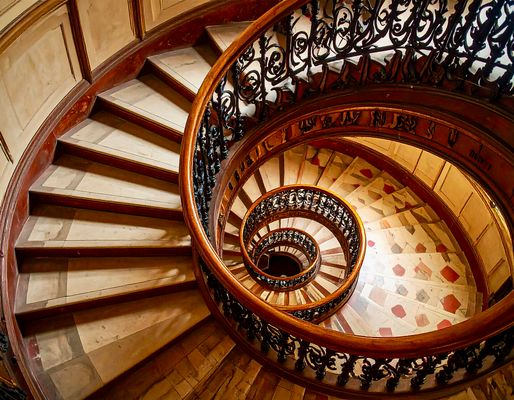 Geschwungene prunkvolle Treppe