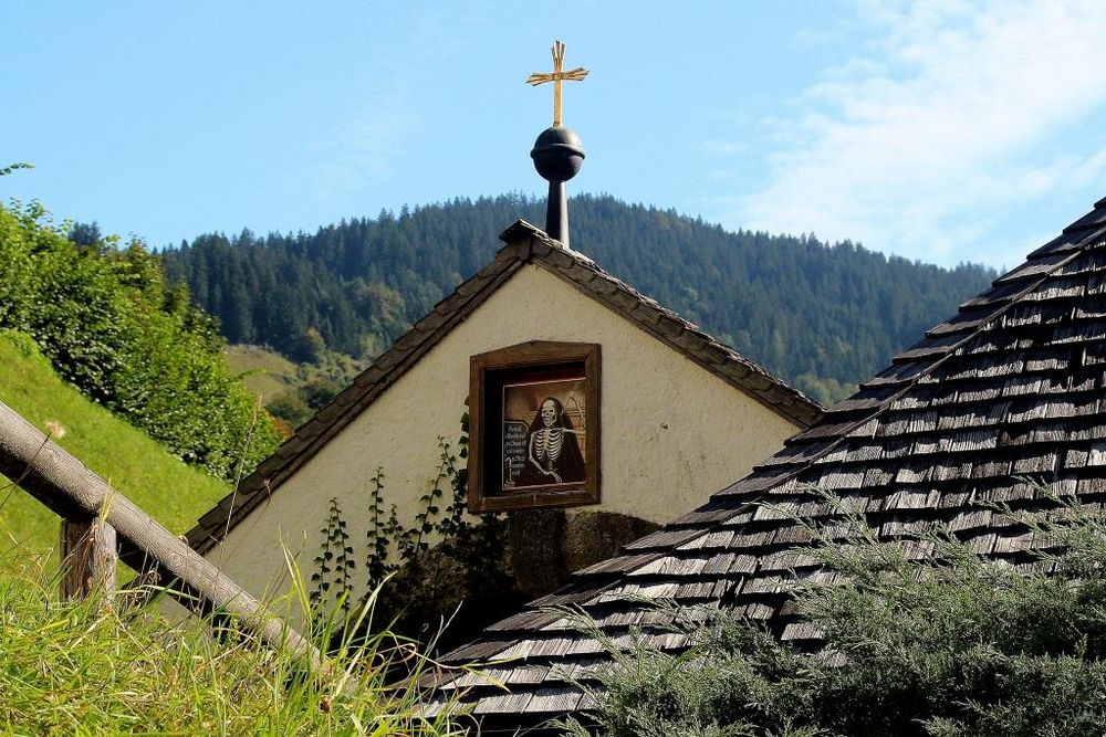 ... gesehen am Tor zum Friedhof in Ramsau