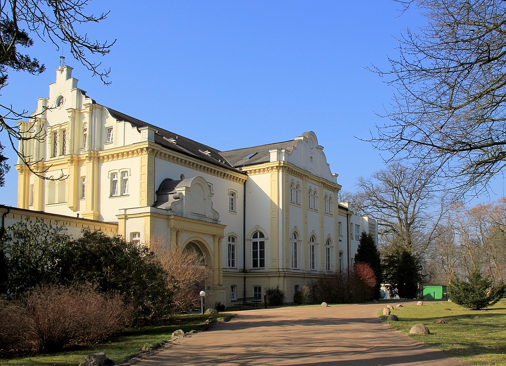 Gesehen im Matgendorf - Herrenhaus frontseitig