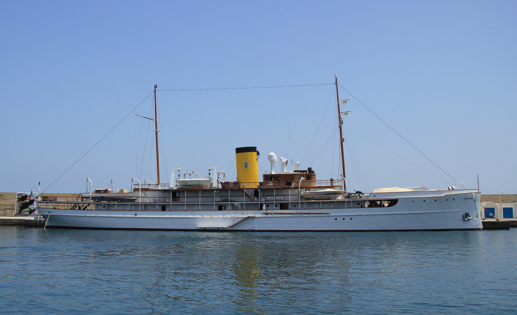 Gesehen im Profil- Dampf-Megayacht SS Delphine